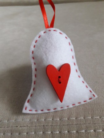 /products/bile-zvonky-se-srdcem-3-ks/