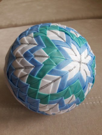 /products/modro-bila-koule-15-cm/