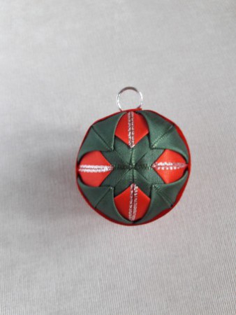 /products/zeleno-cervena-koule-4-5-cm/