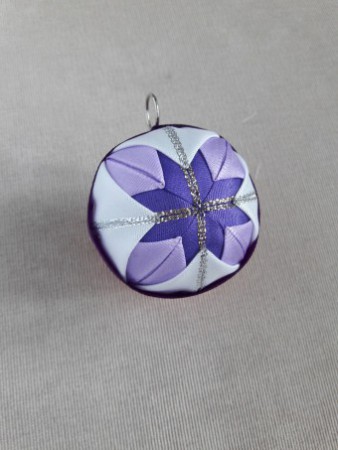 /products/bilo-fialova-koule-4-5-cm/