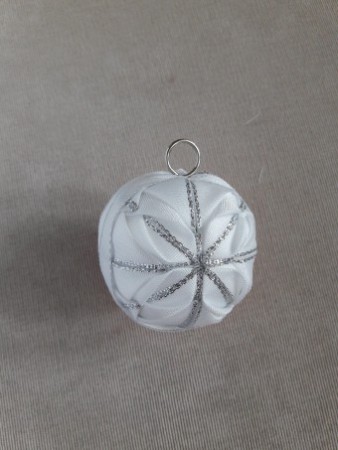 /products/bila-koule-4-5-cm/