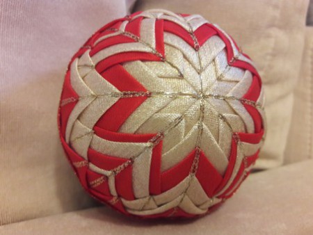 /products/cerveno-zlata-koule-10-cm/