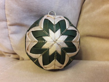 /products/zeleno-zlata-koule-10-cm/